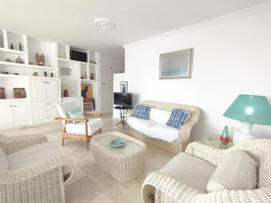 Beautiful 2 Bedroom In Calle Carabeo, ネルハ エクステリア 写真